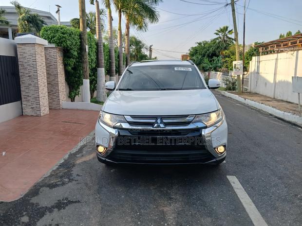 Mitsubishi Outlander SE AWC 2018 White