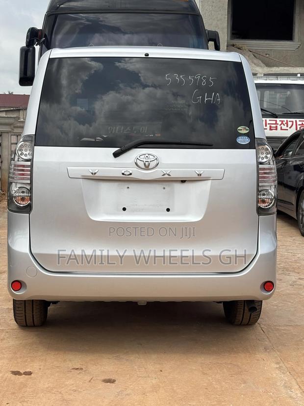Toyota Voxy 2012 Silver