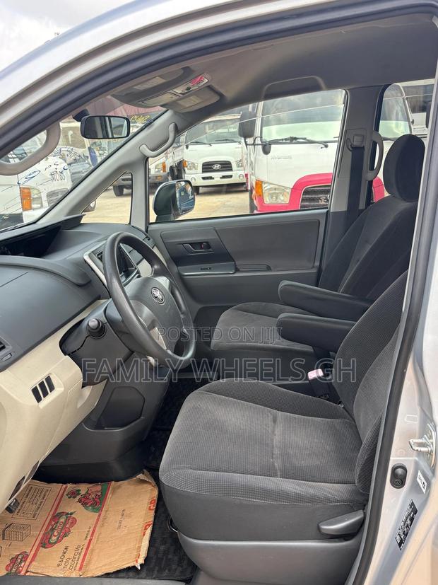 Toyota Voxy 2012 Silver
