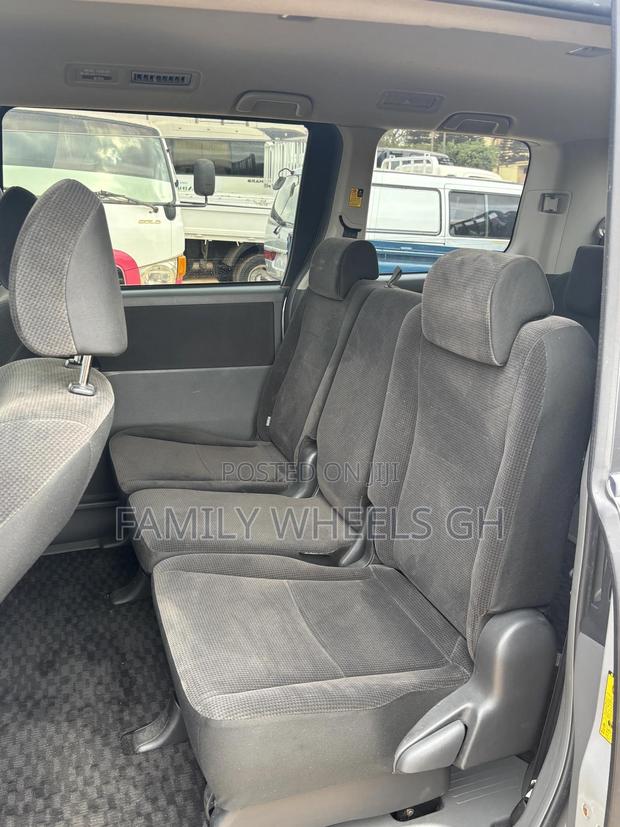Toyota Voxy 2012 Silver