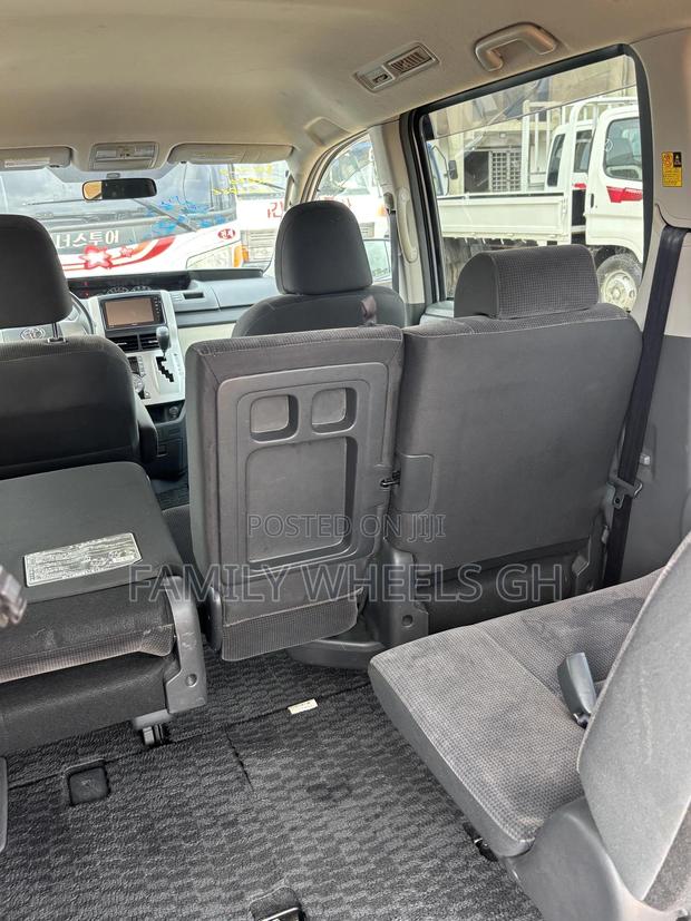 Toyota Voxy 2012 Silver