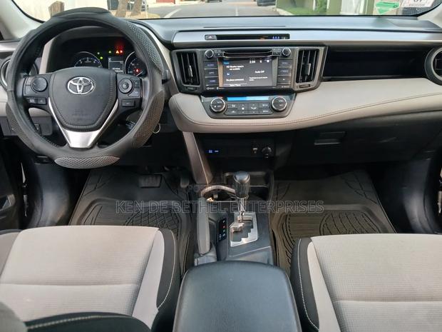 Toyota RAV4 XLE 4dr SUV AWD (2.5L 4cyl 6A) 2018 Gray