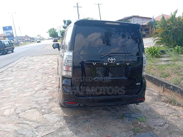 Toyota Voxy 2012 Black