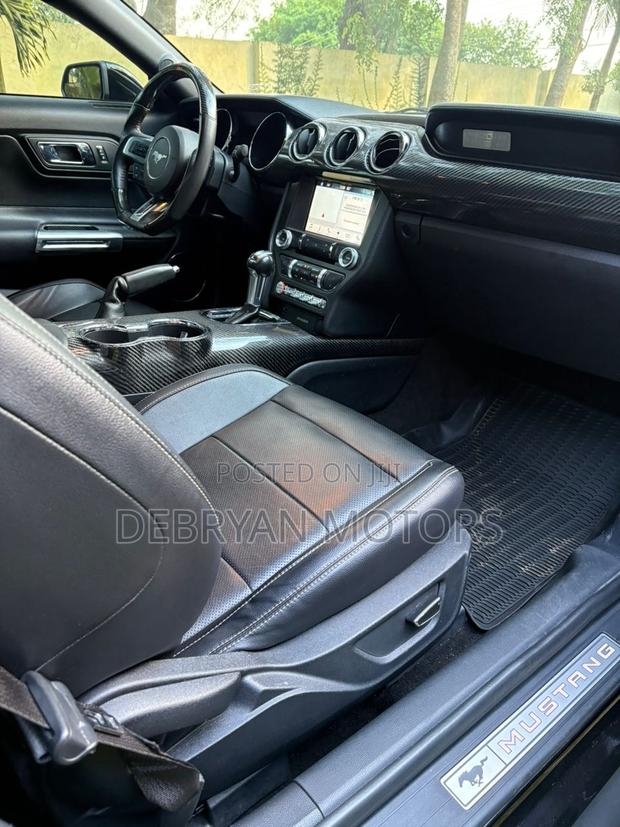 Ford Mustang EcoBoost Premium Fastback 2017 Black