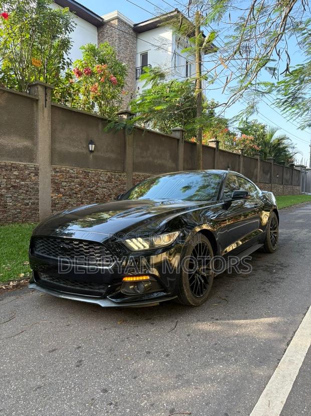 Ford Mustang EcoBoost Premium Fastback 2017 Black