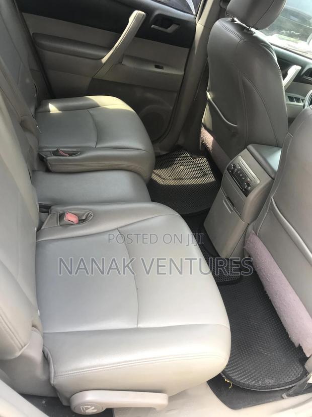 Toyota Highlander 2.7L 2WD 2013 White