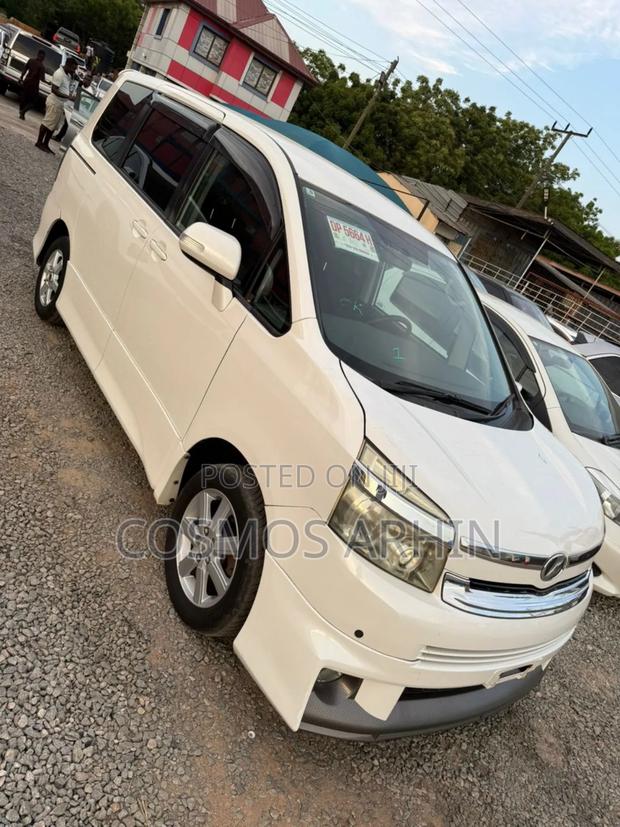 Toyota Voxy SV Premium 2014 White