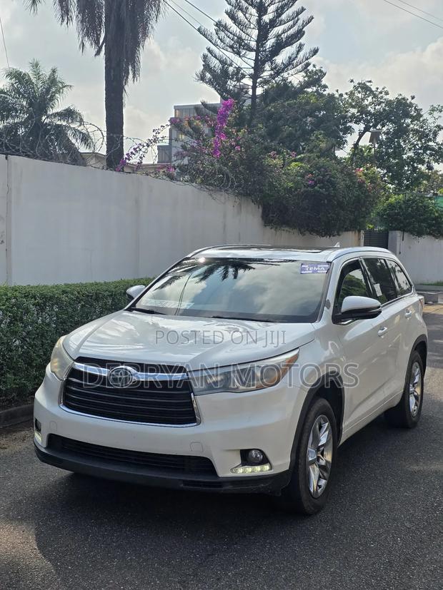 Toyota Highlander Limited Platinum 4dr SUV AWD (3.5L 6cyl 6A) 2015