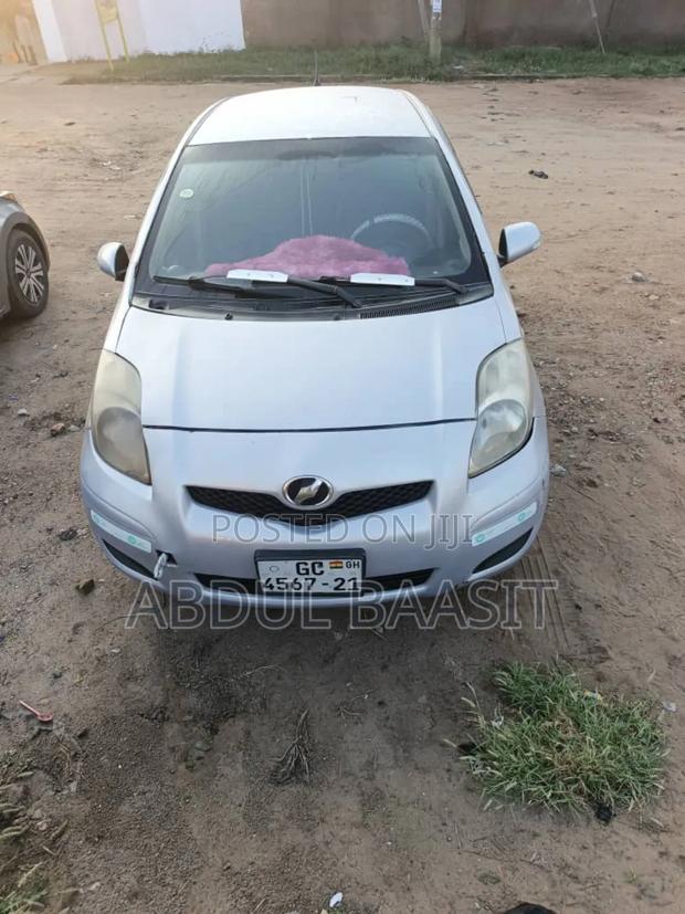 Toyota Vitz 1.3 FWD 3dr 2010 Silver