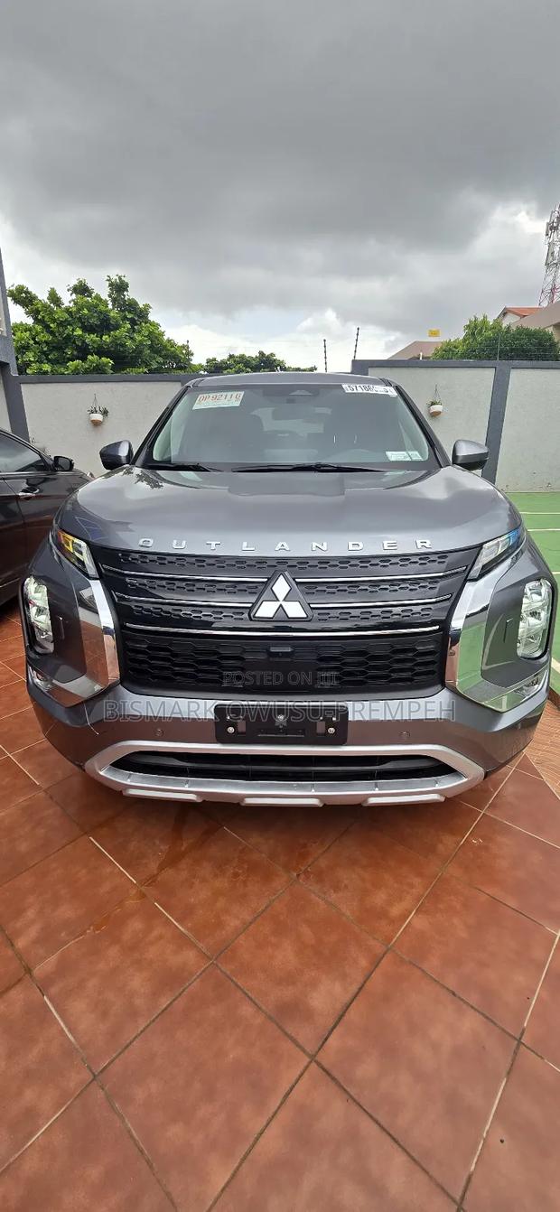 Mitsubishi Outlander SE 2024 Silver