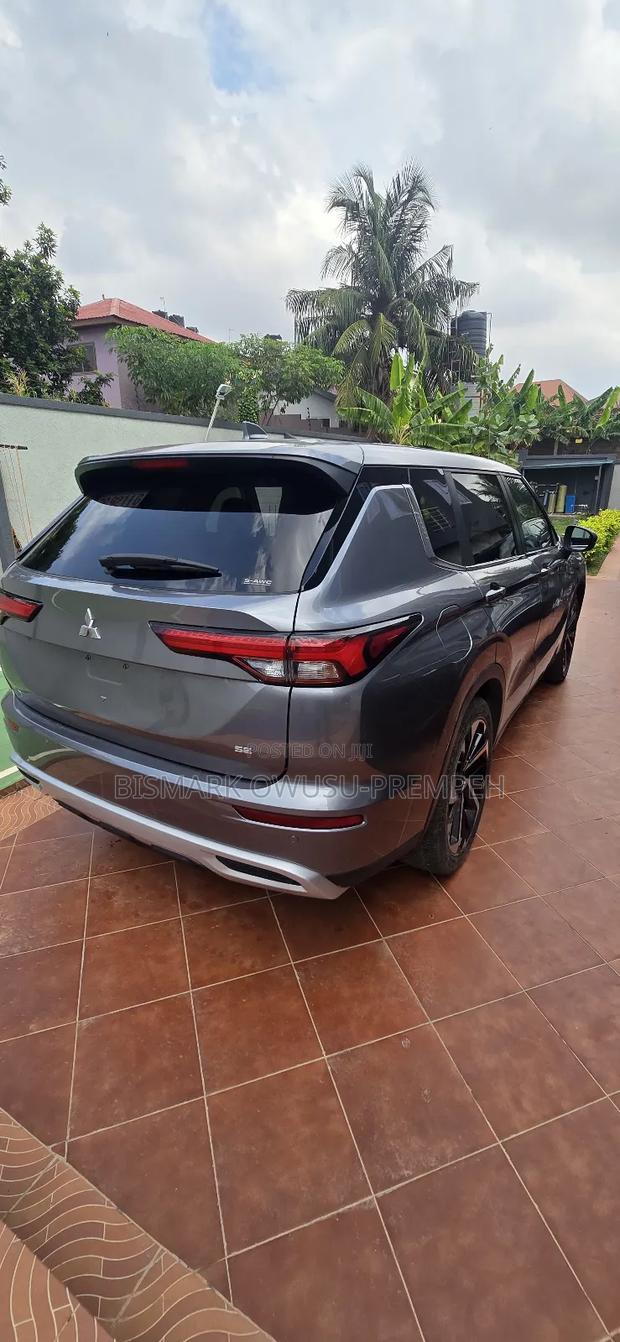 Mitsubishi Outlander SE 2024 Silver