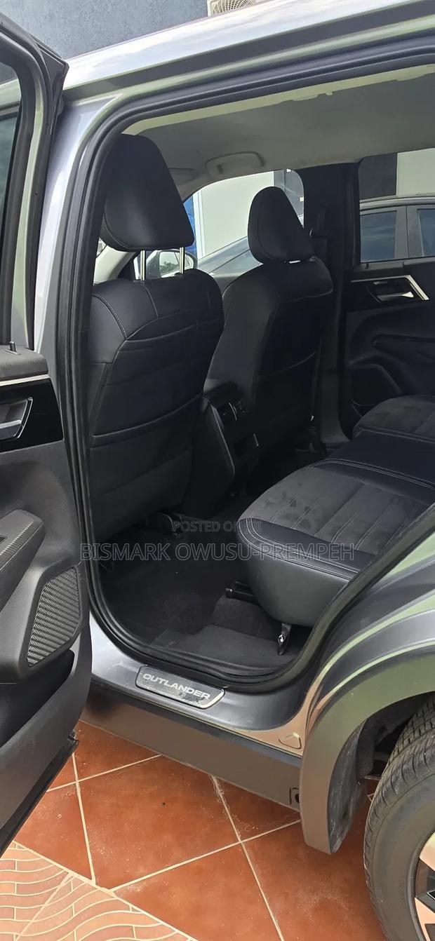 Mitsubishi Outlander SE 2024 Silver