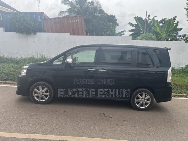 Toyota Voxy 2010 Black