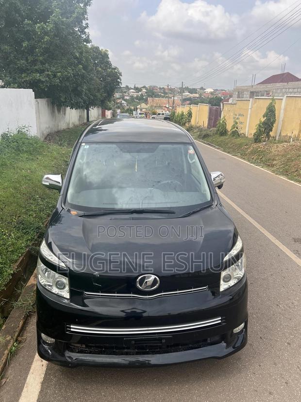 Toyota Voxy 2010 Black