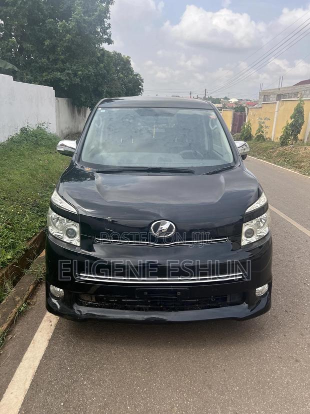 Toyota Voxy 2010 Black