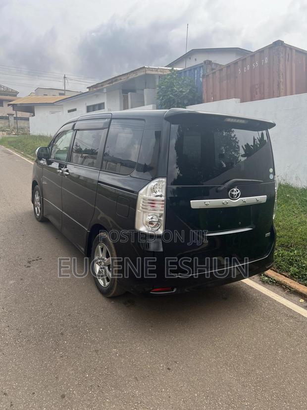 Toyota Voxy 2010 Black