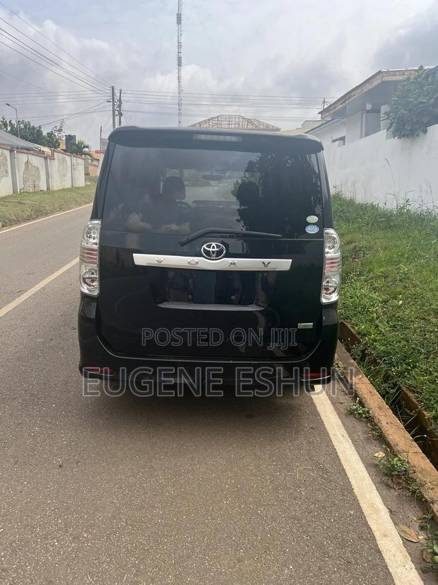 Toyota Voxy 2010 Black