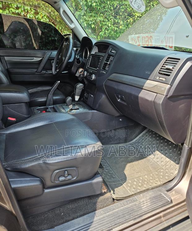 Mitsubishi Pajero 2012 Gray