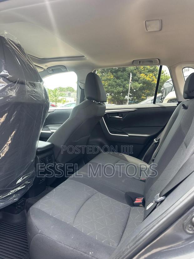 Toyota RAV4 XLE Premium AWD 2024 Gray