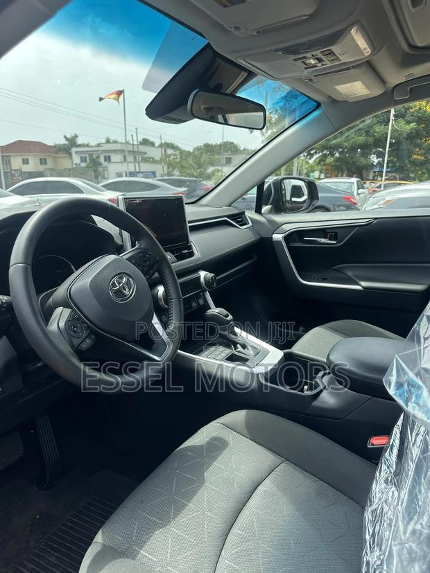 Toyota RAV4 XLE Premium AWD 2024 Gray