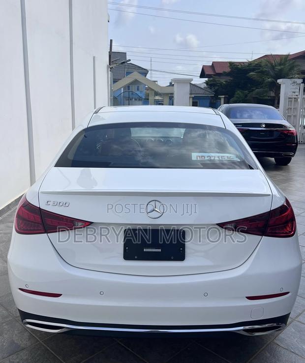 Mercedes-Benz C300 2024 White
