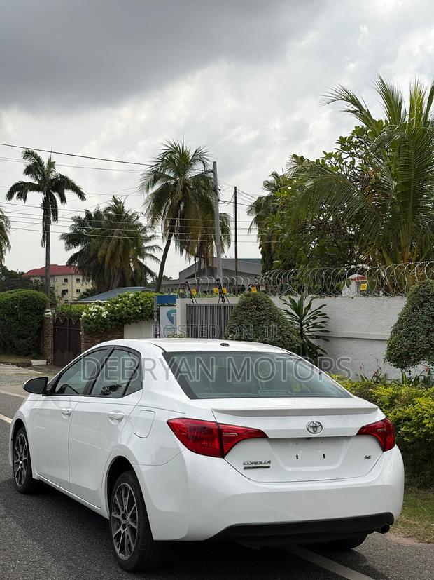 Toyota Corolla SE Special Edition 4dr Sedan (1.8L 4cyl CVT) 2017 White