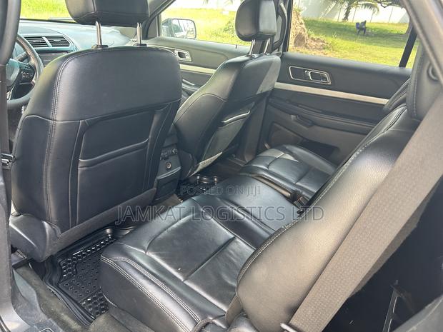Ford Explorer XLT 4dr SUV (3.5L 6cyl 6A) 2016 Gray