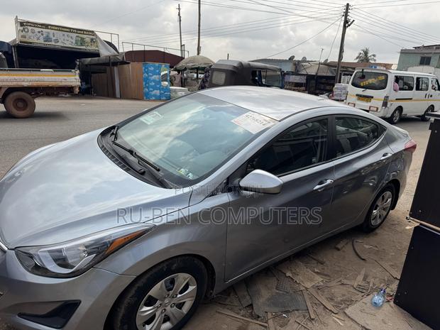 Hyundai Elantra SE Sedan FWD (1.8L 4cyl 6M) 2016 Silver