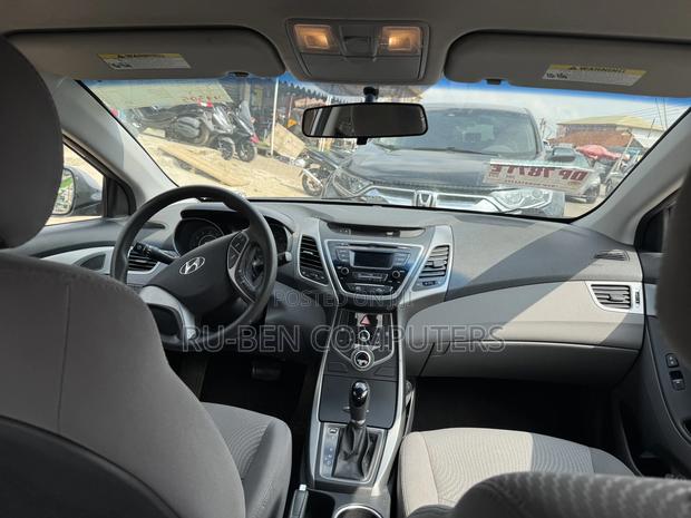 Hyundai Elantra SE Sedan FWD (1.8L 4cyl 6M) 2016 Silver