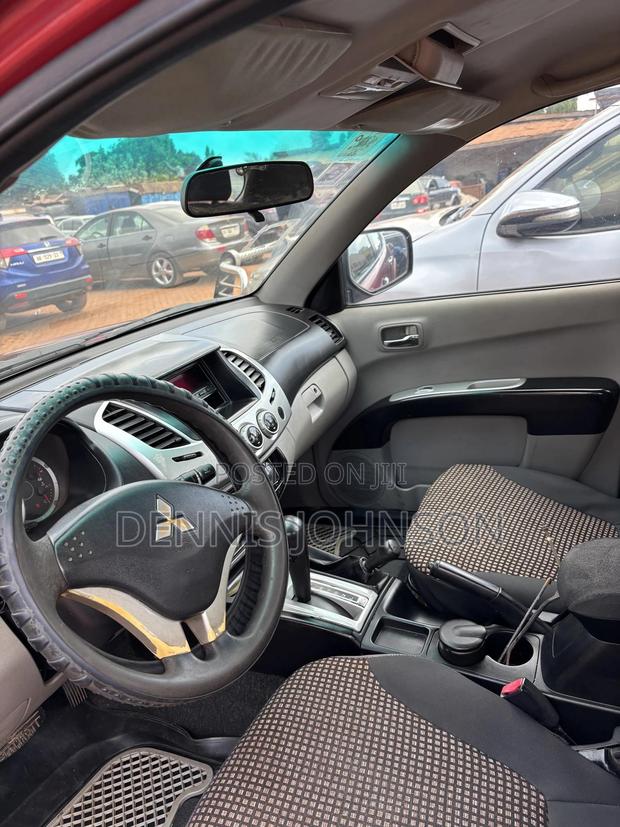 Mitsubishi L200 Double Cab 2.4 181hp 4WD 2015 Red
