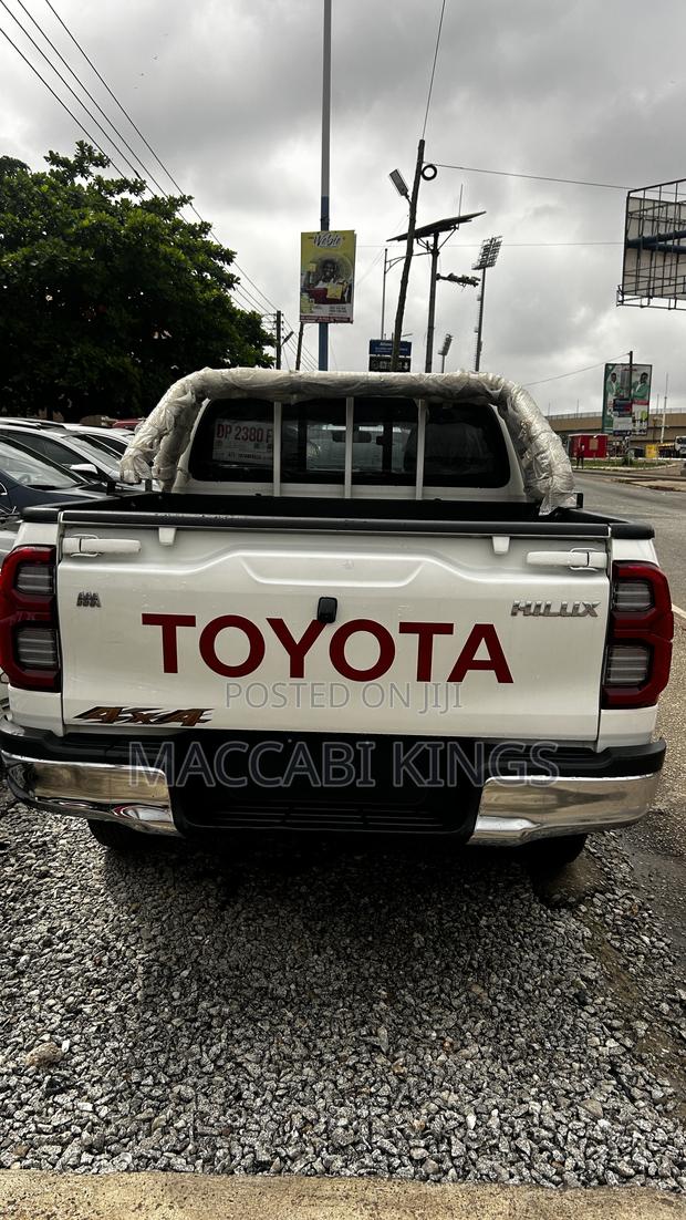 Toyota Hilux Revo Double Cab Petrol 2.7 AWD 2022 White