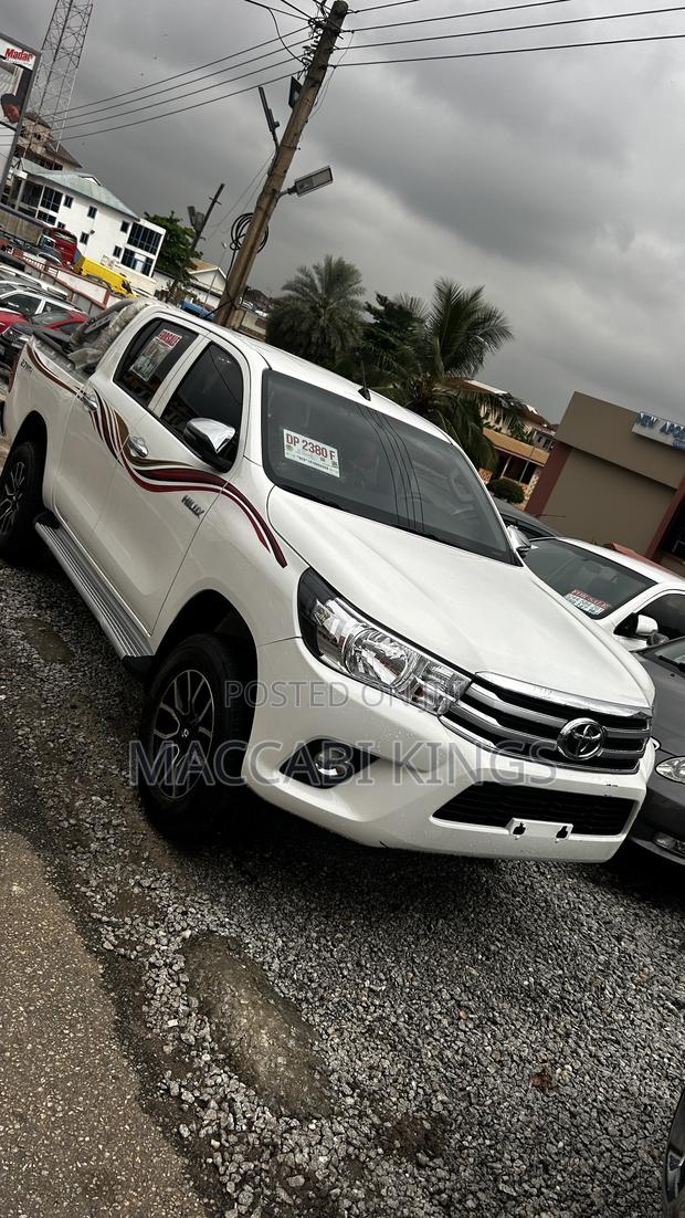 Toyota Hilux Revo Double Cab Petrol 2.7 AWD 2022 White