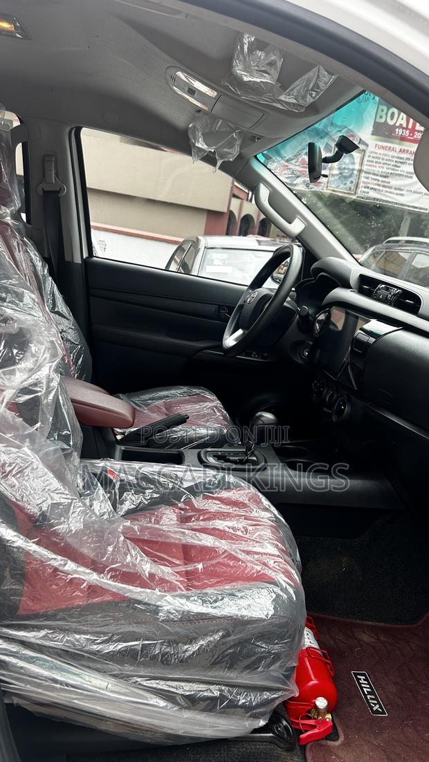 Toyota Hilux Revo Double Cab Petrol 2.7 AWD 2022 White