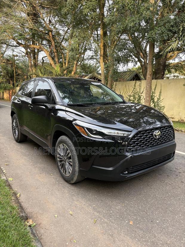 New Toyota Corolla Cross LE 2023 Black