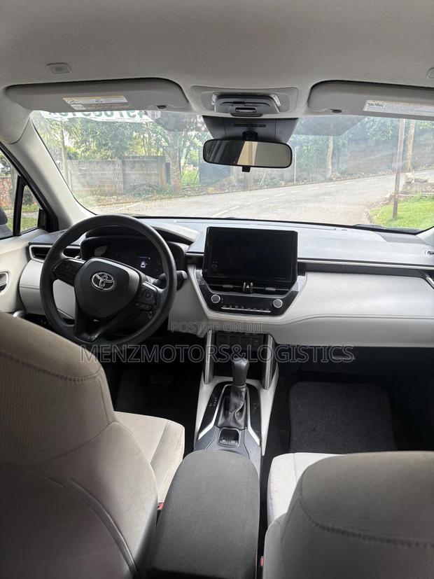 New Toyota Corolla Cross LE 2023 Black