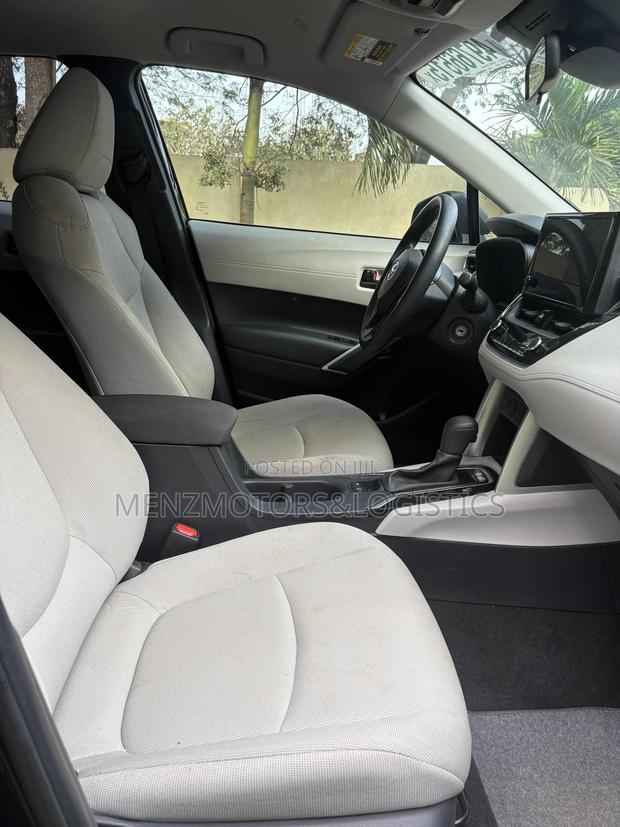 New Toyota Corolla Cross LE 2023 Black