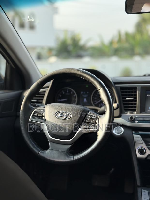 Hyundai Elantra Value Edition Sedan FWD (2.0L 4cyl 6A) 2017 Black