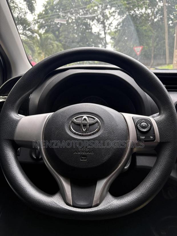 Toyota Vitz 1.3 AWD 5dr 2015 White