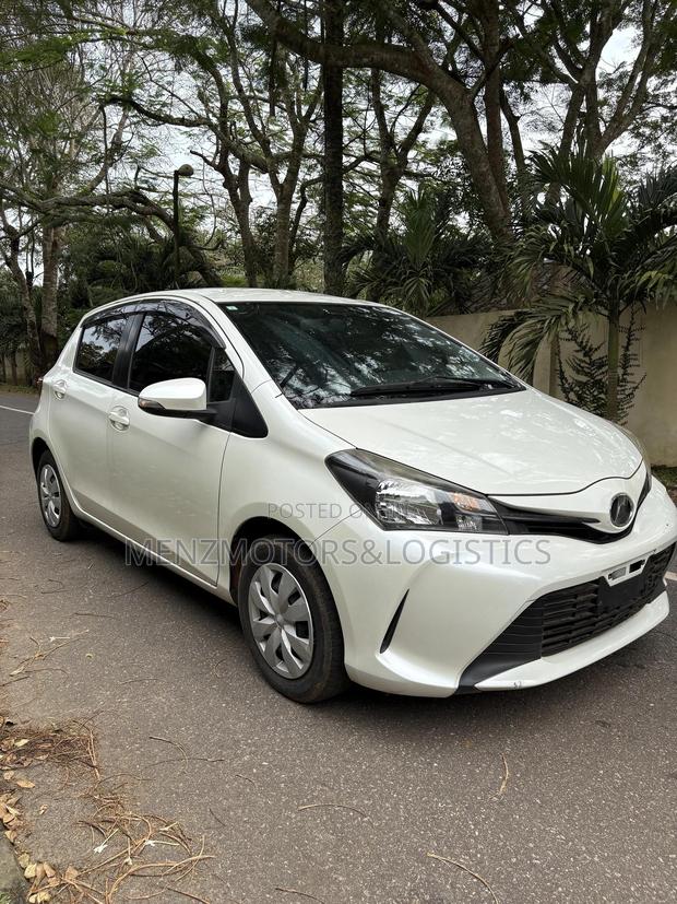 Toyota Vitz 1.3 AWD 5dr 2015 White