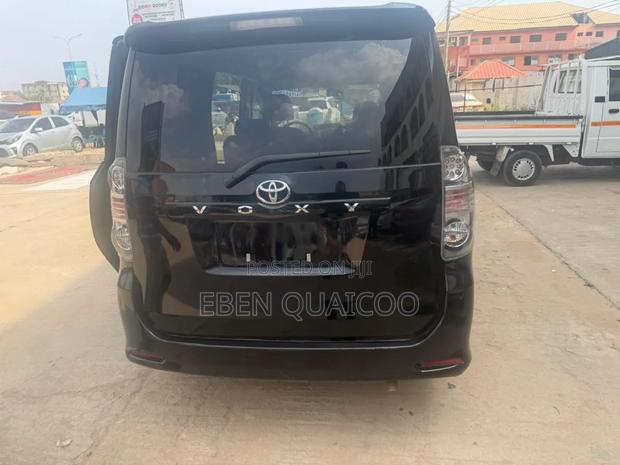 Toyota Voxy 2010 Black