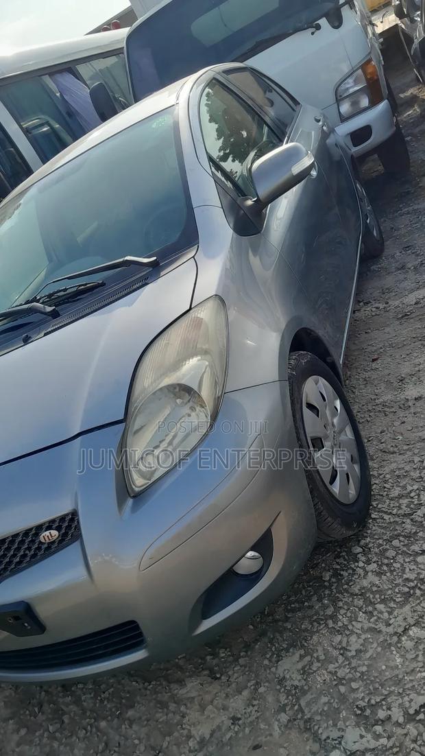 Toyota Vitz 2010 Gray