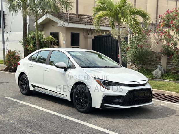 Toyota Corolla LE 2022 White