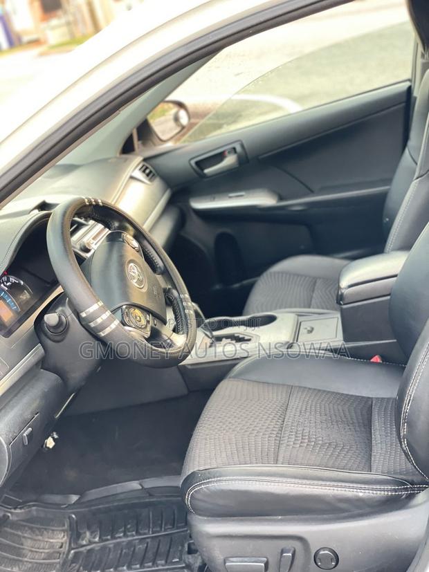 Toyota Camry SE Sport 4dr Sedan w/Prod. End 11/13 (2.5L 4cyl 6A) 2014
