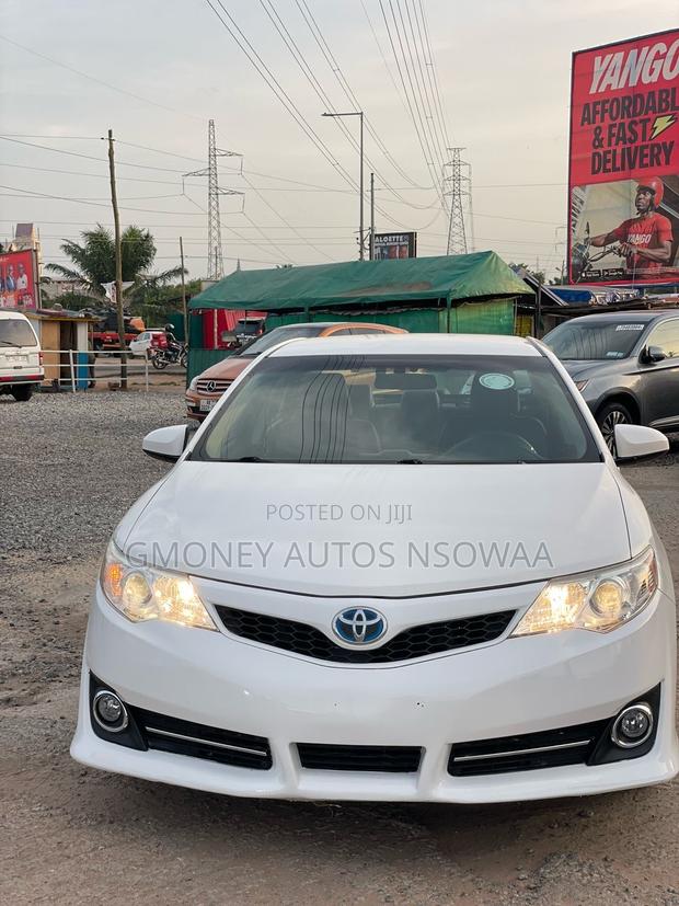 Toyota Camry SE Sport 4dr Sedan w/Prod. End 11/13 (2.5L 4cyl 6A) 2014