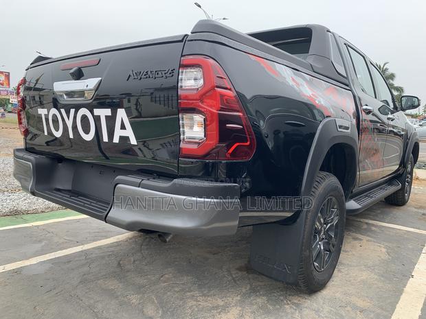 New Toyota Hilux 2025 Black