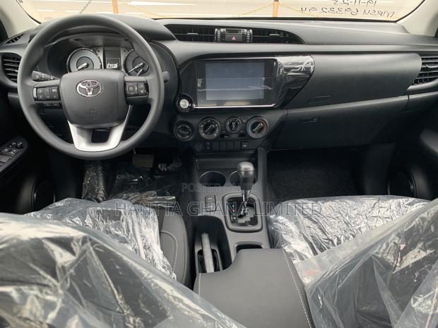 New Toyota Hilux 2025 Black