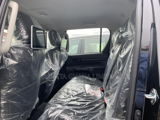 New Toyota Hilux 2025 Black