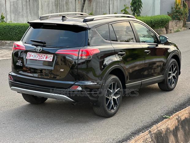 Toyota RAV4 SE 4dr SUV AWD (2.5L 4cyl 6A) 2018 Black