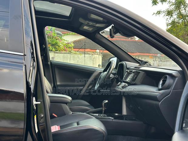 Toyota RAV4 SE 4dr SUV AWD (2.5L 4cyl 6A) 2018 Black