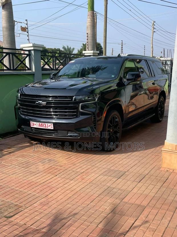 Chevrolet Suburban 2022 Black